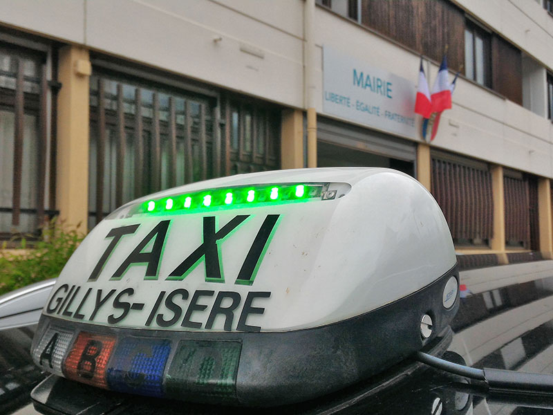 taxi devant la mairie de gilly sur isere